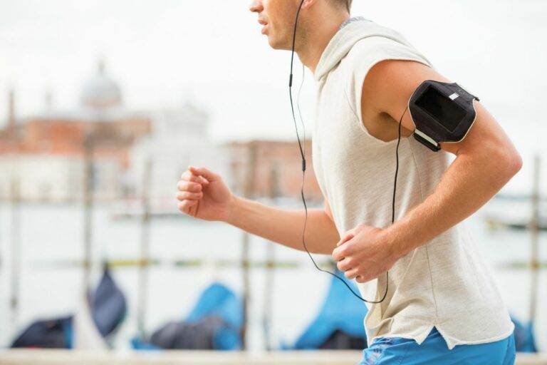 How To Carry Your Phone While Running (6 Best Ways)