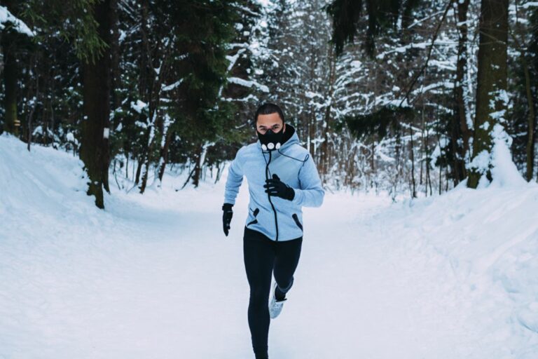 How to Run in the Snow? Tips for Safely Navigating Your Winter Runs